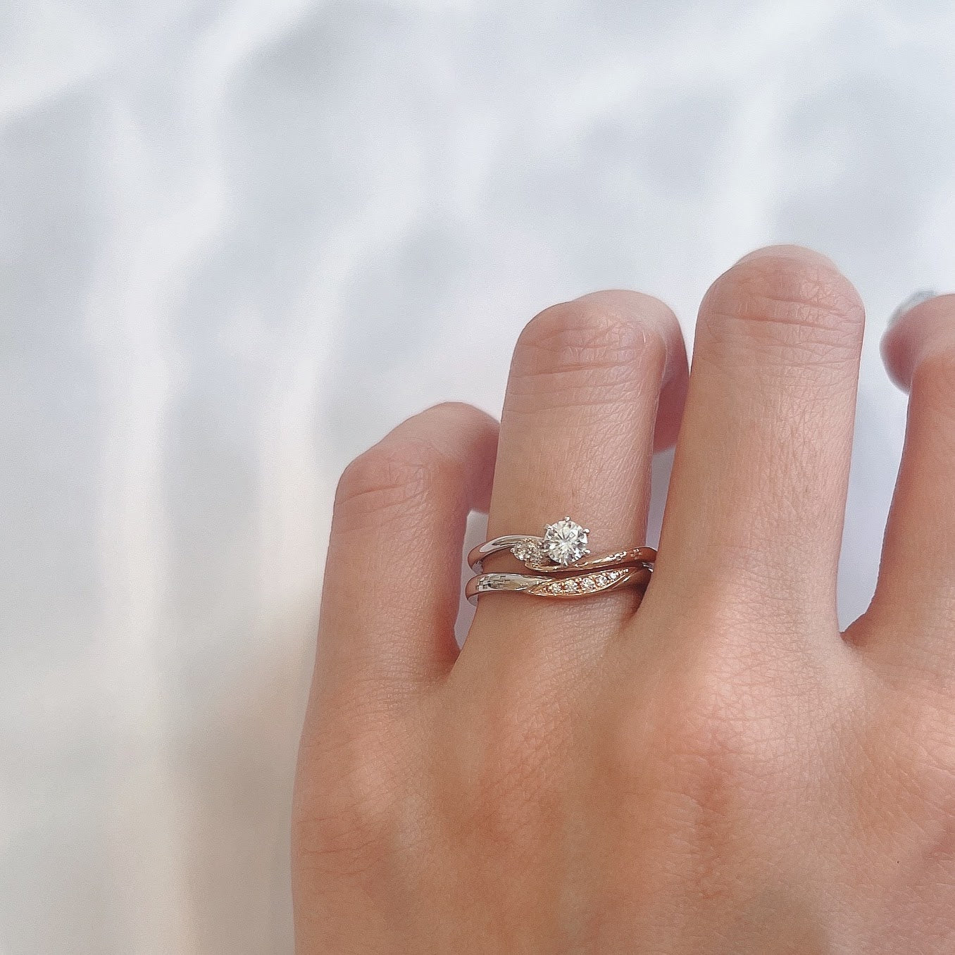 沖縄県の結婚指輪婚約指輪専門店ムクベルでの取り扱いブランド琉球杢目ミンサー柄入りの婚約指輪のデザイン