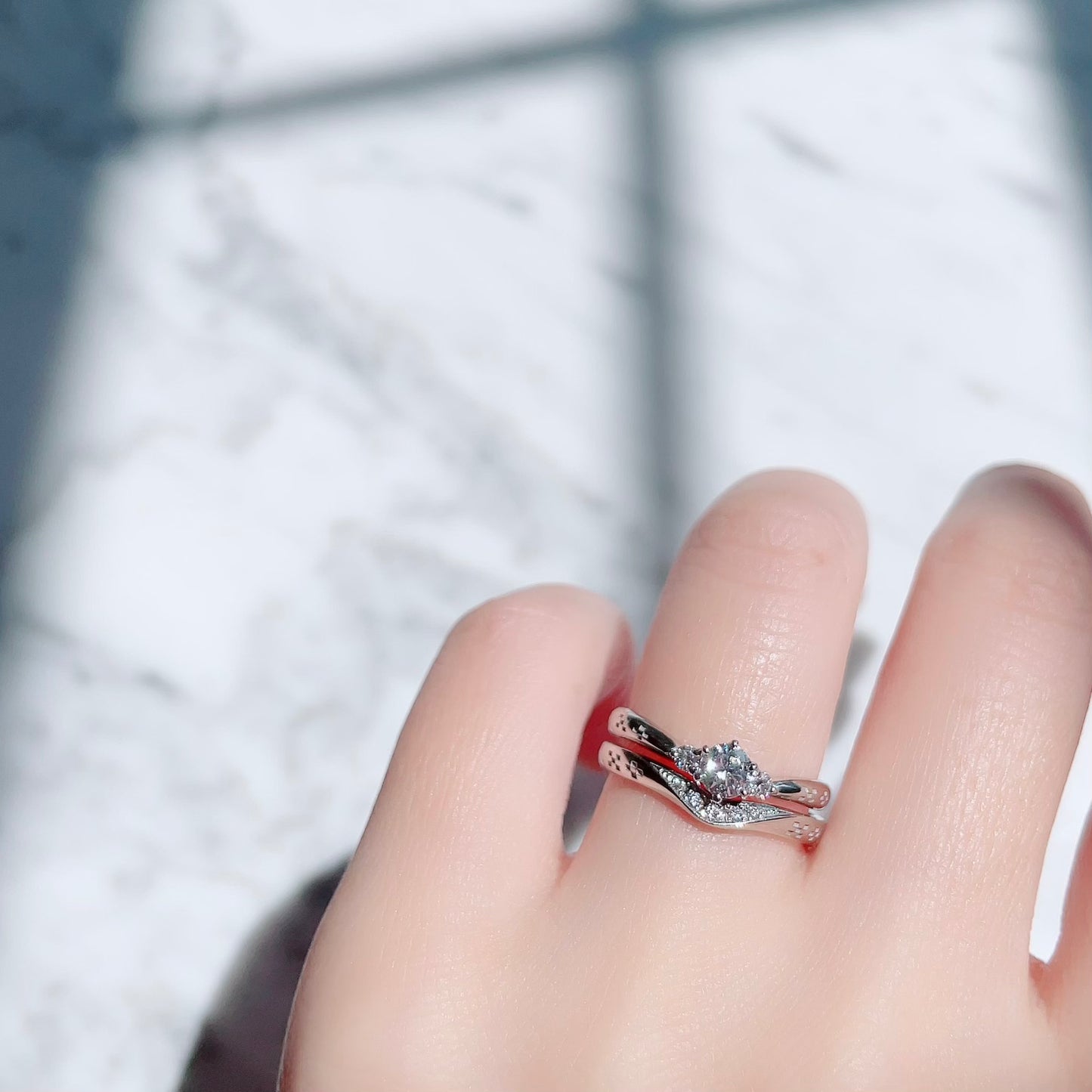 沖縄県の結婚指輪婚約指輪専門店ムクベルでの取り扱いブランド琉球杢目ミンサー柄入りの婚約指輪のデザイン
