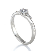 プラチナの沖縄ミンサー模様が刻まれた婚約指輪　琉球杢目　