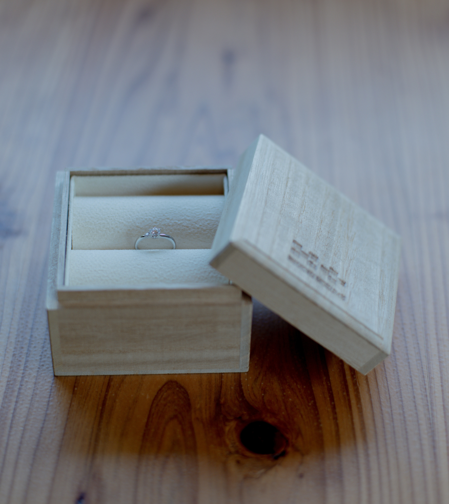 琉球杢目　沖縄ミンサー模様が刻まれた専用ケース　婚約指輪